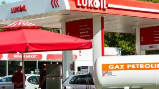 3 компании потриват ръце за "Лукойл" в Румъния