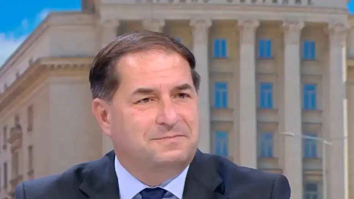 Доц. Борислав Цеков съсипа Радев