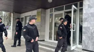 Обрат с делото срещу полицаите, били до смърт арестант в Казанлък