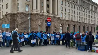Синдикат предупреждава за есенни протести заради политиката по доходите