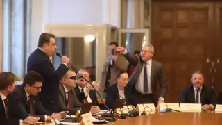 Асен Василев полудя в НС - крещи като обезумял, викат парламентарния лекар БЛИЦ Live