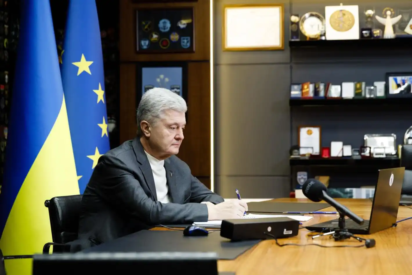 Порошенко предупреди: Това няма да е примирие, а затишие преди нова война