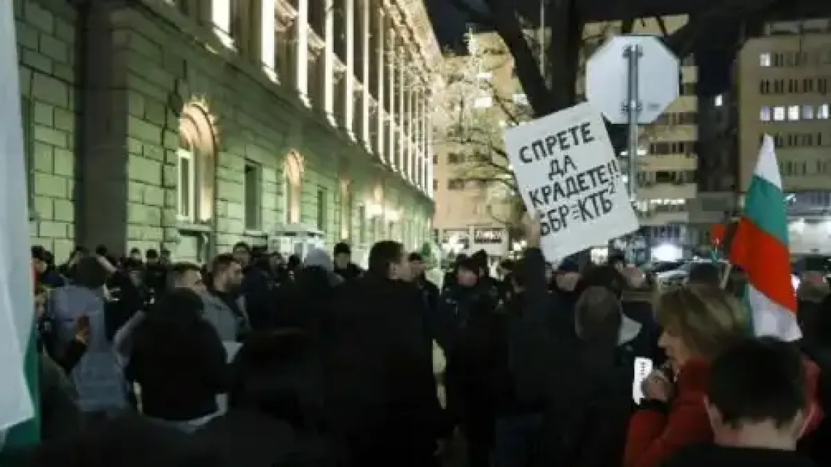 Привиканите от Асен Василев протестиращи предизвикват безредици на пъпа на София