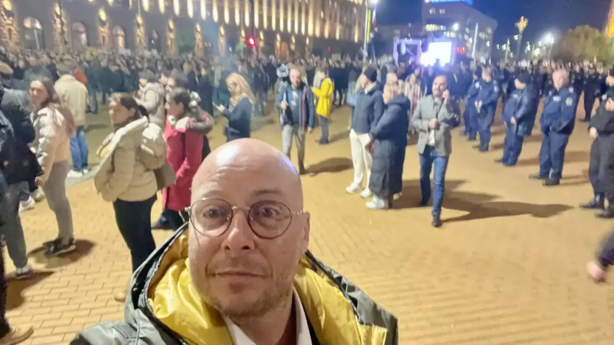 Димчев на протеста: Позор сте, комунисти, липсва само Радев!