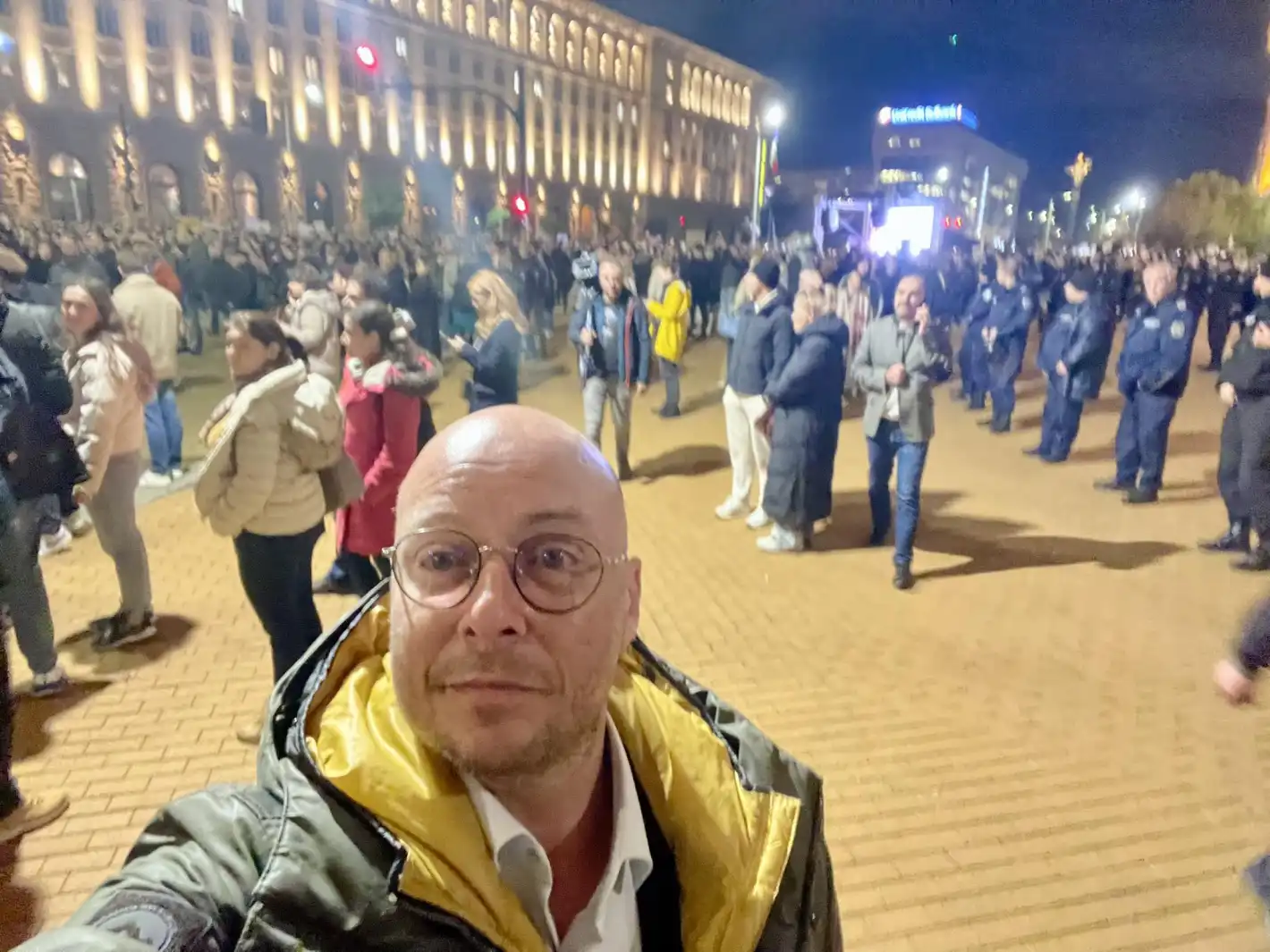 Димчев на протеста: Позор сте, комунисти, липсва само Радев!