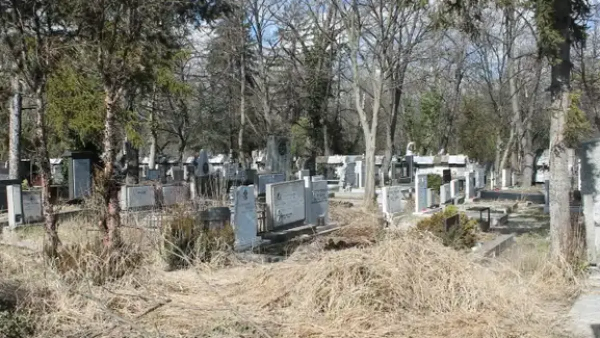 Наш кмет загради гробище, хората не могат да погребат близките си