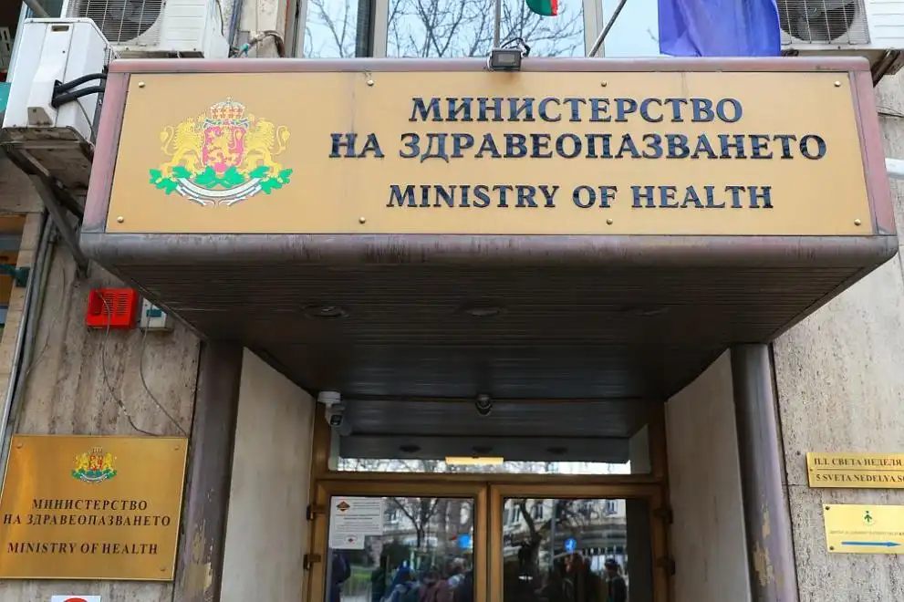 Протестиращи нападнаха невинни жени, здравното министерство с гневна реакция