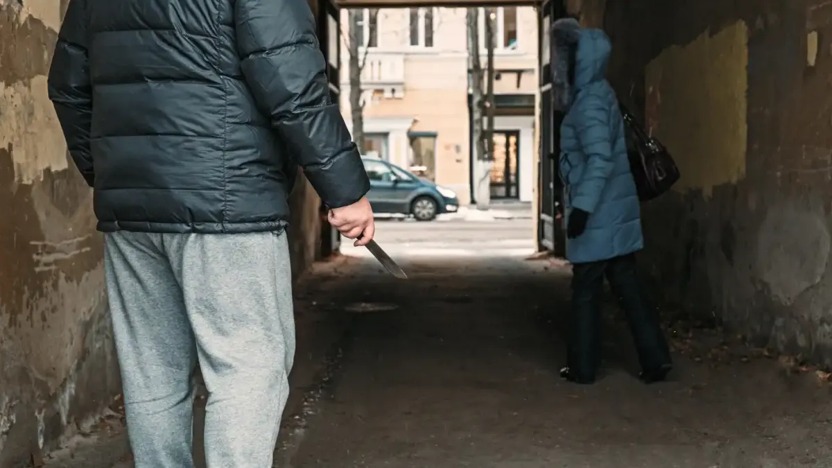 Нападения с нож и камъни срещу жени в столичния „Редута“
