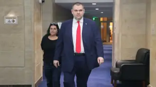 Революцията на Пеевски: Направи ДПС национална партия и вкара жени от ДПС на високи нива в политиката