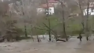 Бедствие в Родопите! Арда заля мост, има откъснати села Видео
