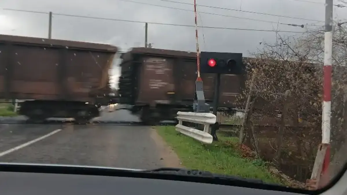 Рискова ситуация с влак в Дупница Снимки