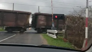 Рискова ситуация с влак в Дупница Снимки