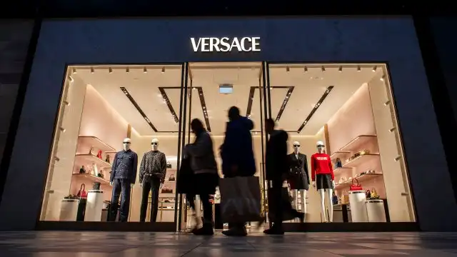 Versace взе тежко решение за Prada