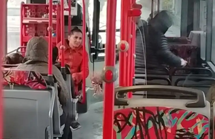Пловдивчани в ужас, жена сее клетви наред