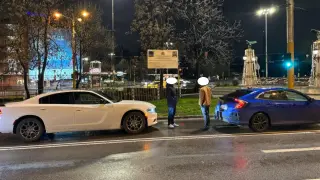Такова нещо не се случва всеки ден: Dodge с пиян шофьор удари спряла кола на Орлов мост, последвалото остави всички без думи Снимки