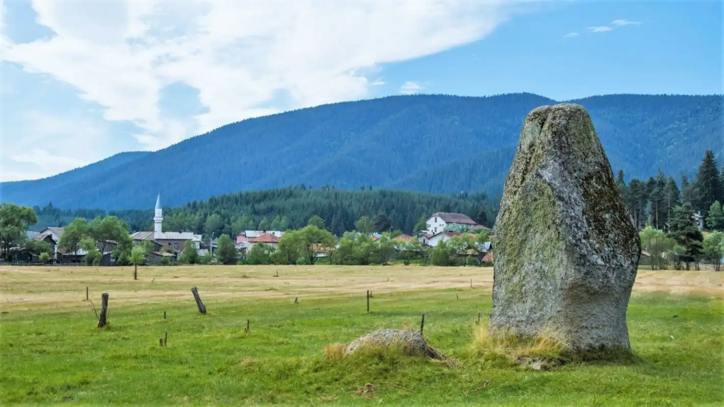 Тайните на Побит камък! Монолитът, който озадачава учени и местни
