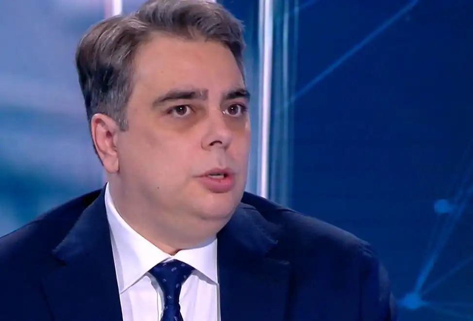 Асен Василев с призив към Борисов: Не взривявайте...