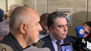 Делян Добрев сащиса Лора Крумова за дискотечните подвизи на Асен Василев, Борисов ударен по най-милото