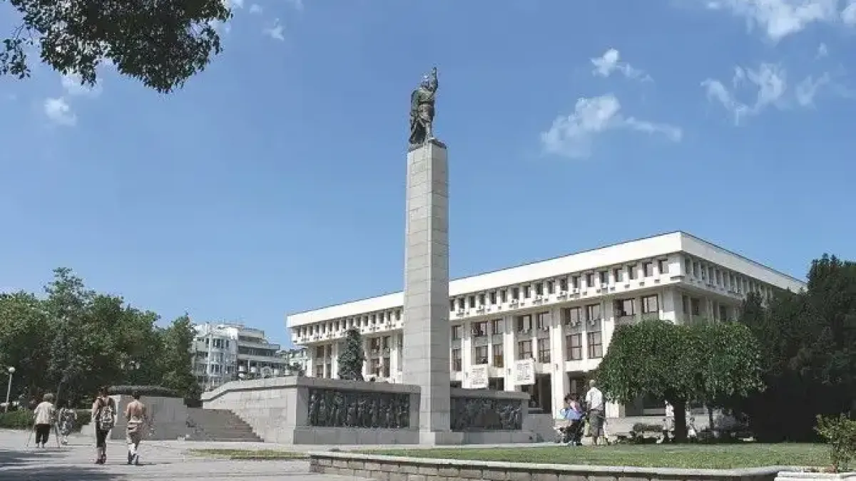 Бургас в спор: да бъде ли заменен Альоша с паметник на Васил Левски