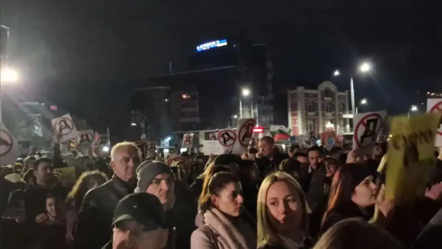 Протестът в Пловдив срещу бюджета започна Снимки