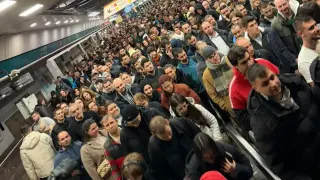 Центърът ври и кипи! Метрото е препълнено заради протеста Видео