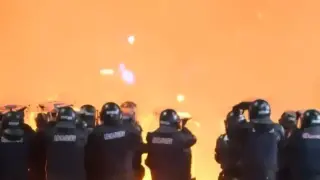 Извънредно! Нова ескалация в София! Полицаи тръгнаха срещу вандалите БЛИЦ Live