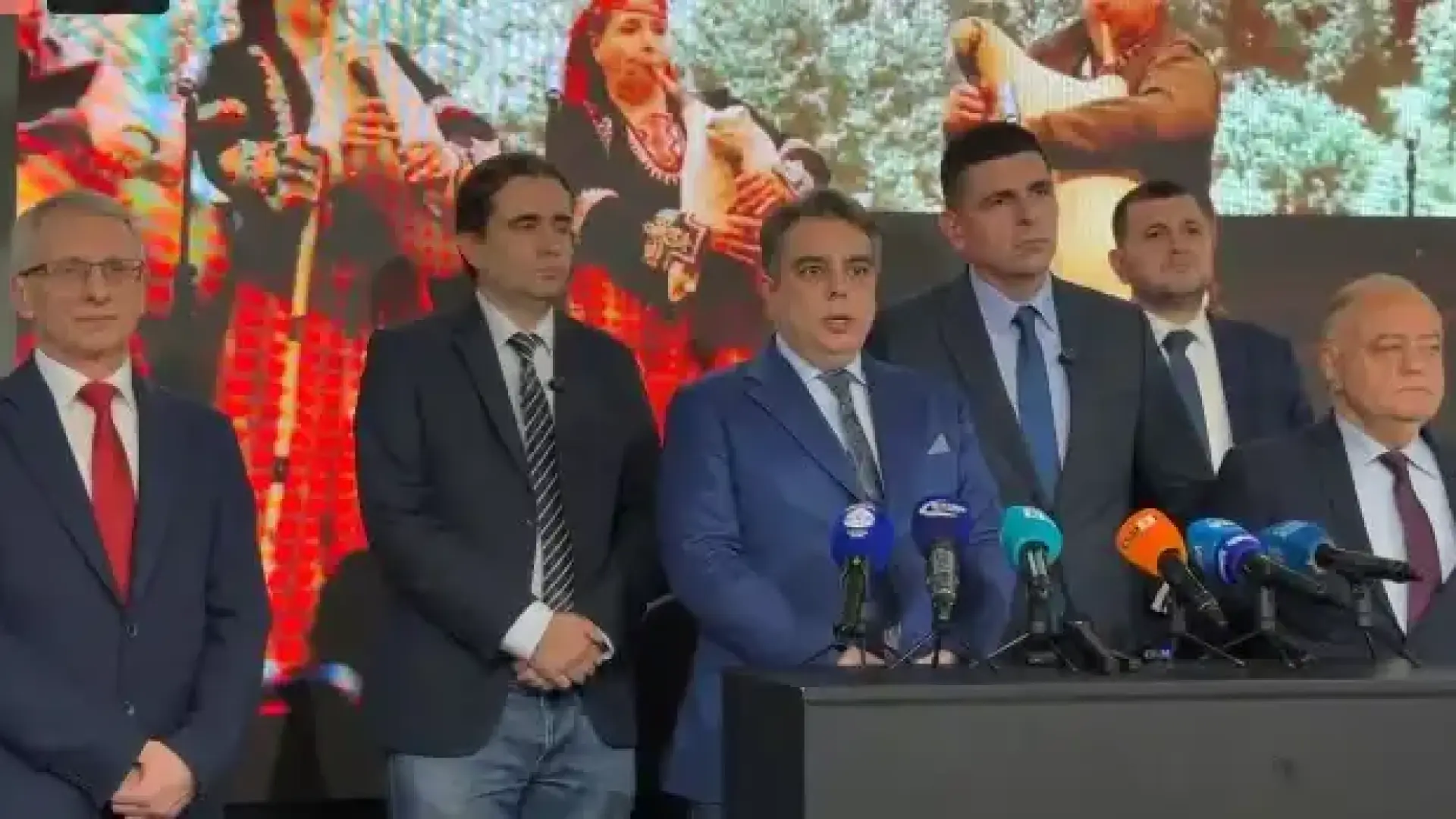 ПП-ДБ с ултиматум към властта, призоваха Радев да...