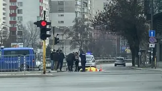 Мистериозна смърт в София! Безжизнено тяло лежи на кръстовище Снимка