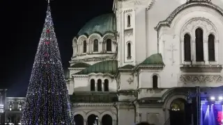 С ден закъснение: Коледната елха на София грейна с над 20 000 светлини