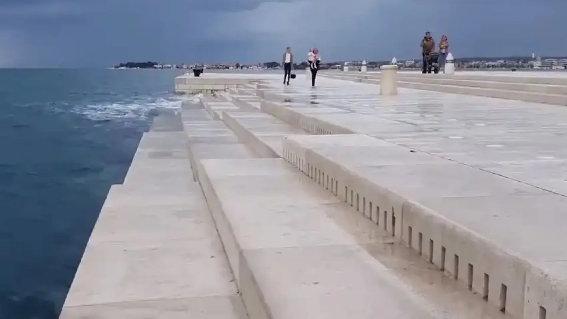 Вижте необичаен музикален бряг, който всъщност е огромен орган Видео