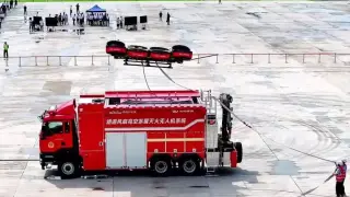 Видео показва уникална пожарна кола от ново поколение