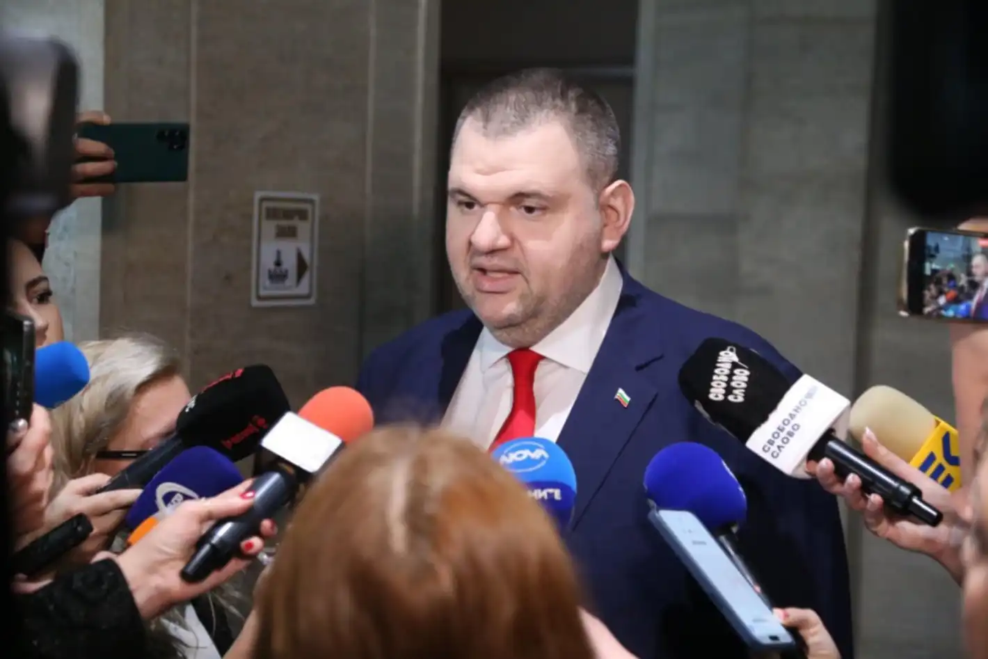 Ноември 2024 г.! Пеевски с точна прогноза: Радев ще подаде оставка, Йотова ще стане президент