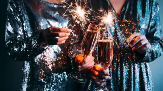 650 лв. vs. 3000 лв. - къде избират българите да посрещнат Нова година