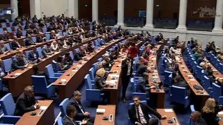 Депутатите с жесток удар по Радев за референдума за еврото!