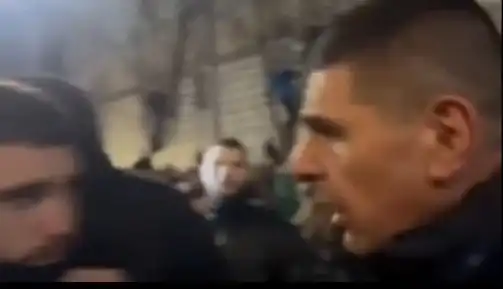 Зрелищно видео: Вижте как Мирчев насъсква вандали на протеста!