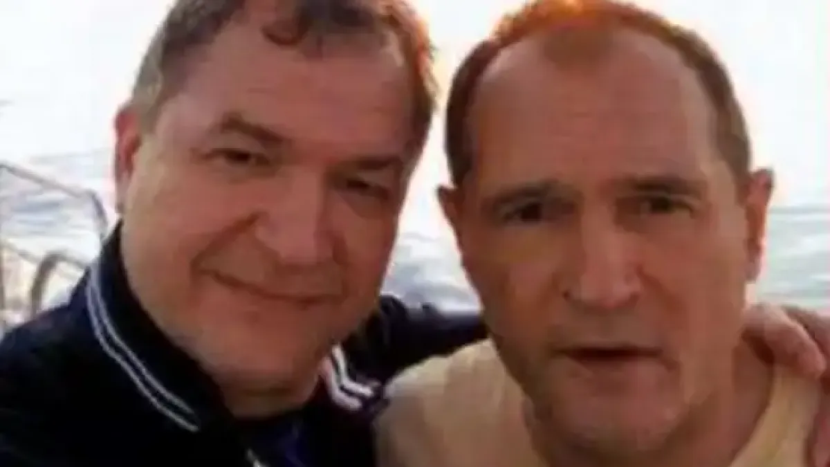 Хванати в крачка: Божков и Бобоков сърбат “мазно кафе” в тузарски клуб на пъпа на София, хортуват си за...