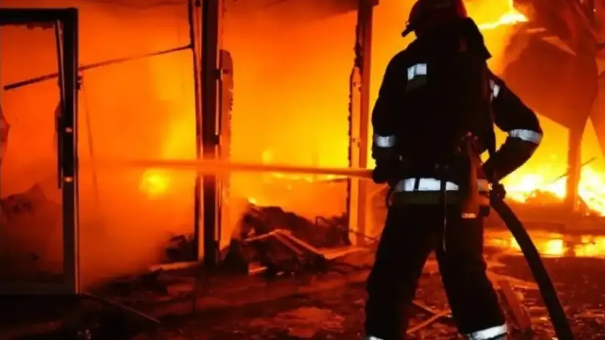Експлозии в Русия, голям химически завод е в пламъци Видео