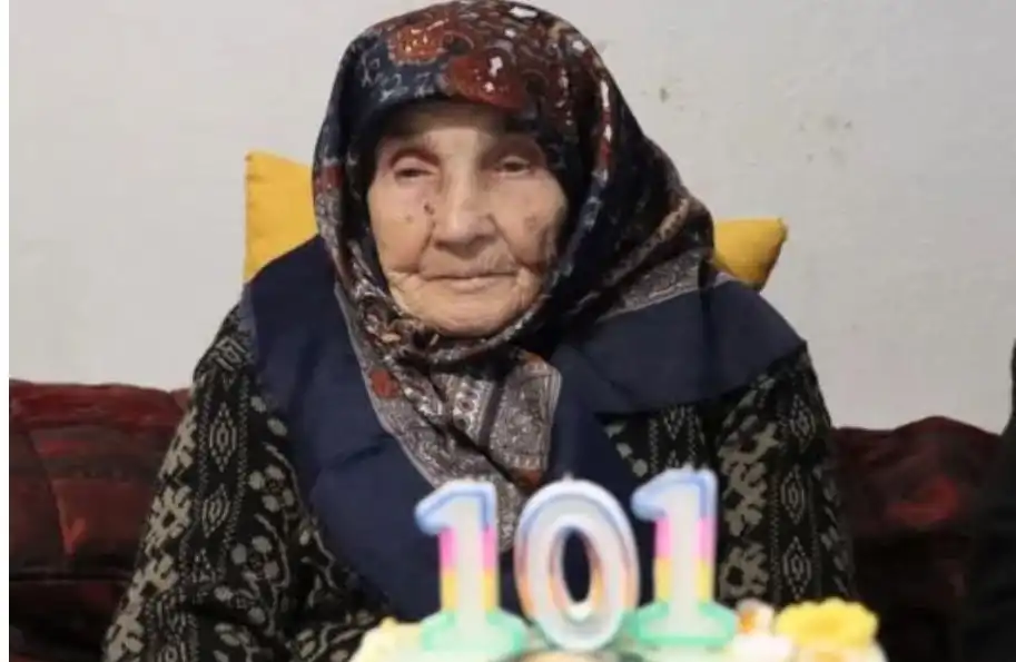 Баба Емине чукна 101 години, разкри тайната на дълголетието