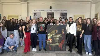 Само за 4 дни 10 софийски училища получиха пълномащабни картини на владетели от Първото българско царство