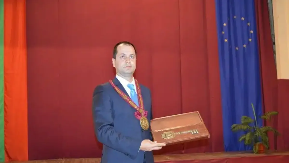 Кметът на Враца завежда дело срещу протестиращи заради тормоз над семейството му