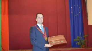 Кметът на Враца завежда дело срещу протестиращи заради тормоз над семейството му