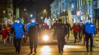Центърът на Добрич почерня от народ и полиция Снимки