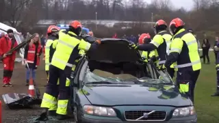 Ученици спасяват пострадали в катастрофа в Северозапада Видео
