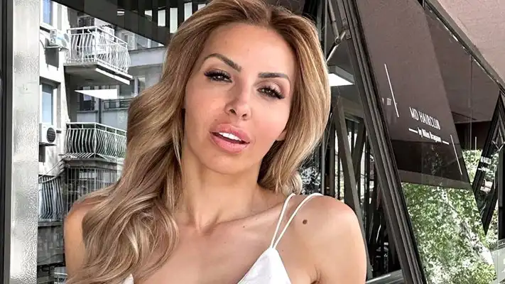Порно звездата Диана Габровска се съблече в снега и подпали мрежата: „На мен ми е горещо!“ Снимки 18+