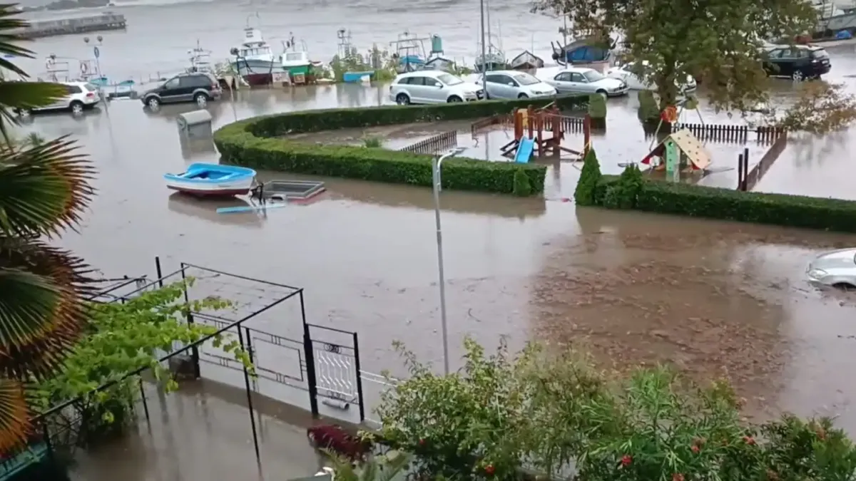 Обичан от мнозина българи наш къмпинг се оказа под вода