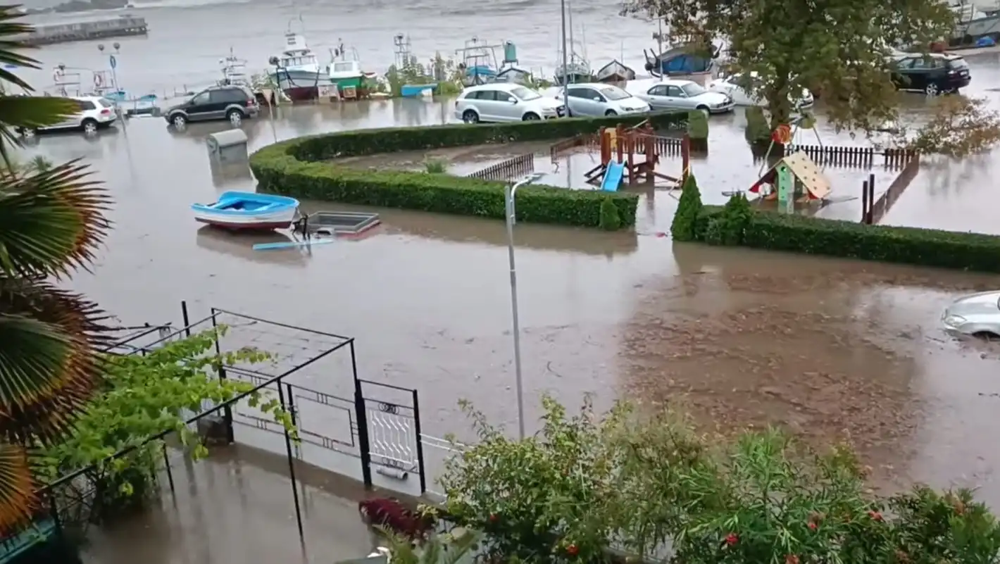 Обичан от мнозина българи наш къмпинг се оказа под вода