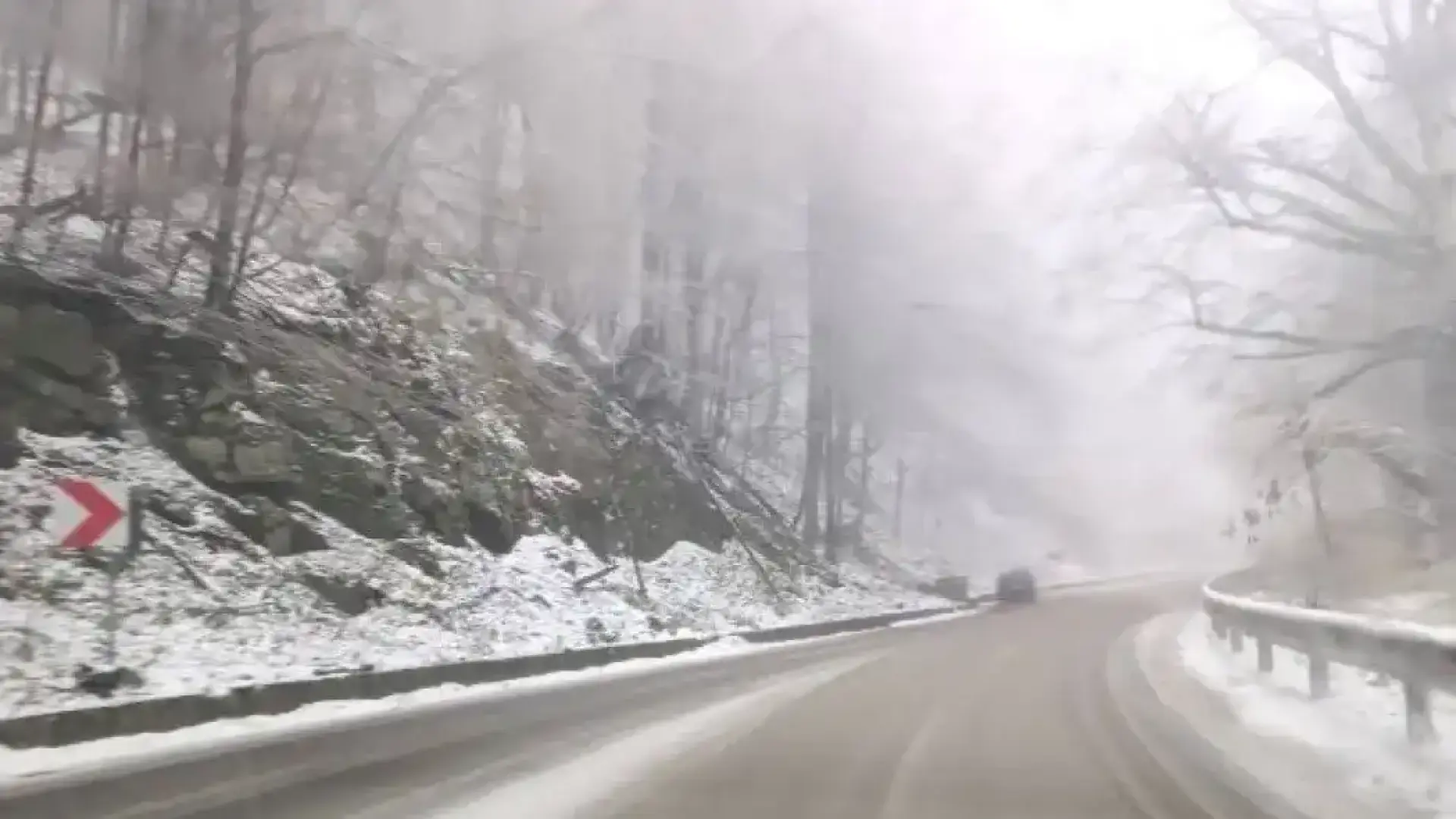 Извънредна ситуация в Прохода на Републиката, а на Петрохан... Снимки