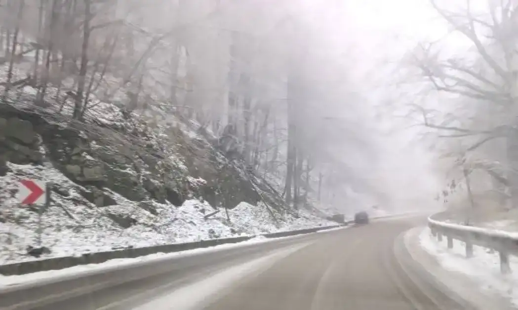 Извънредна ситуация в Прохода на Републиката, а на Петрохан... Снимки