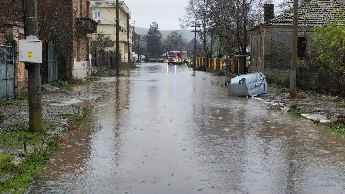 Още едно село по морето бедства след стихията, всичко е под вода Снимки