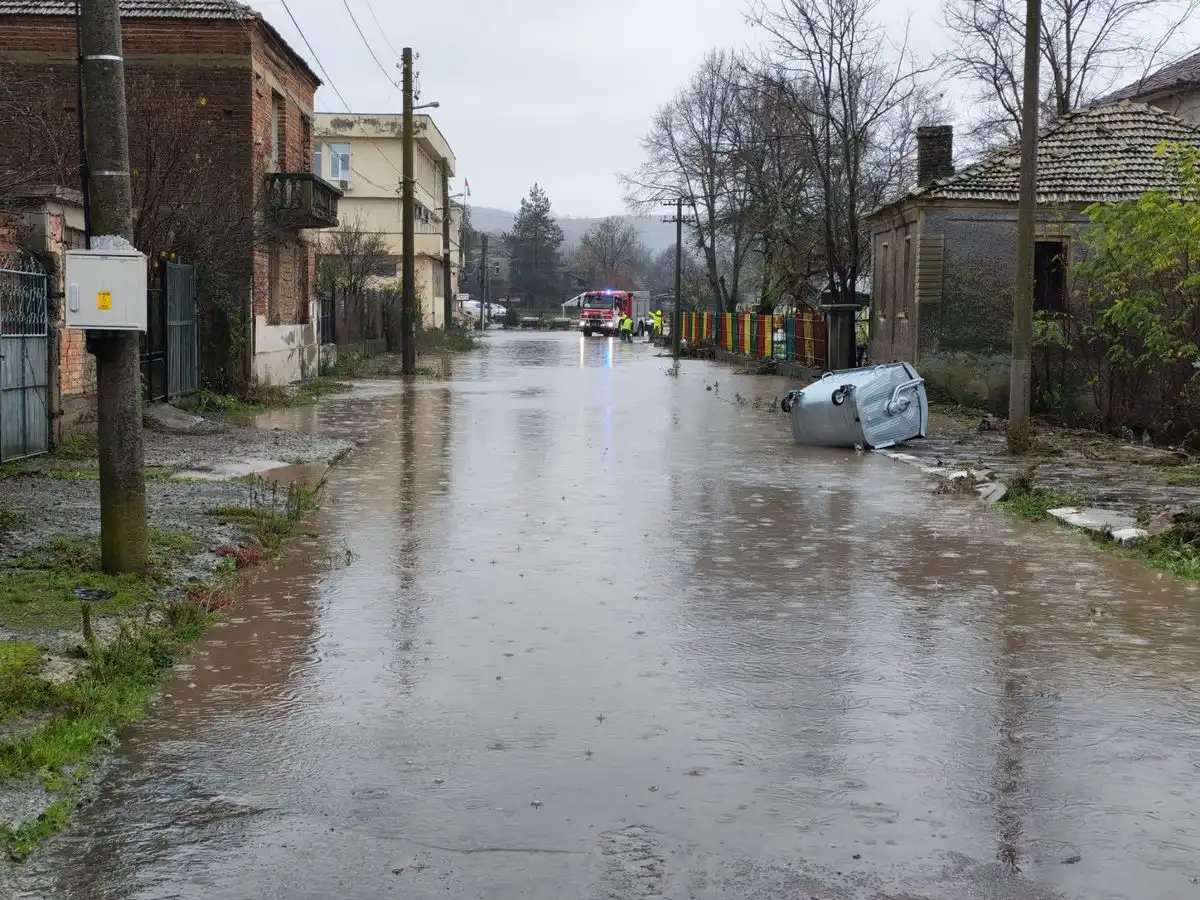 Още едно село по морето бедства след стихията, всичко е под вода Снимки